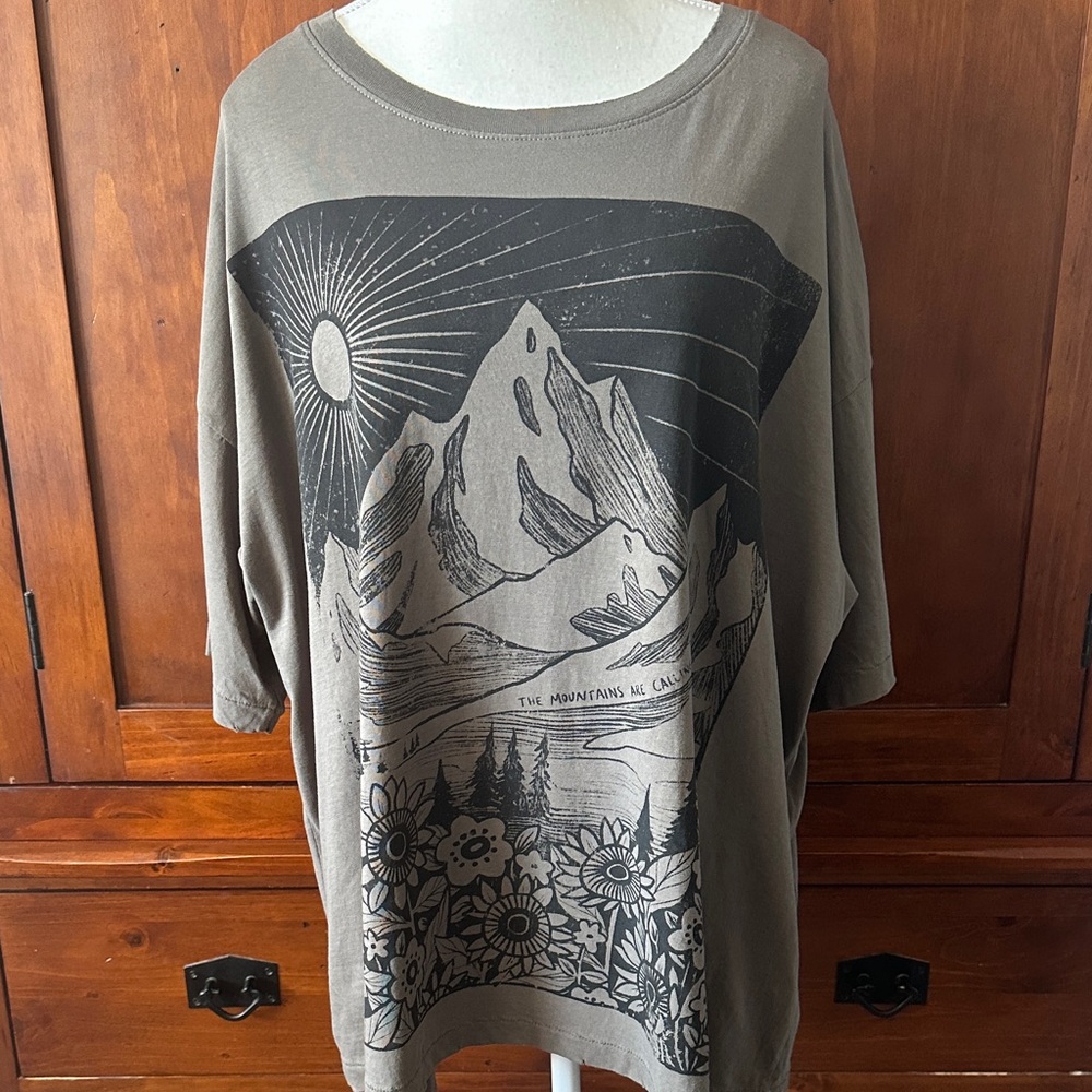 Graphic Mountain Print T-Shirt